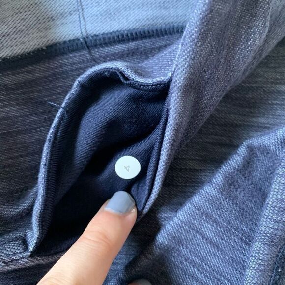 Lululemon Navy Cropped Athletic Leggings - Picture 5 of 8